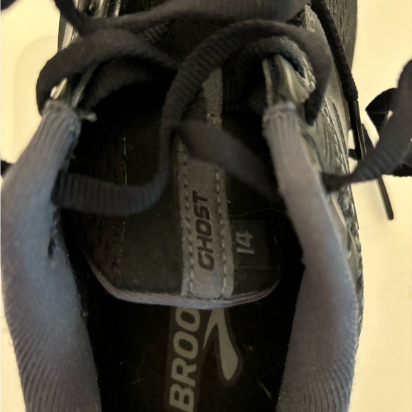 Brooks men’s running sneakers - Picture 2 of 5